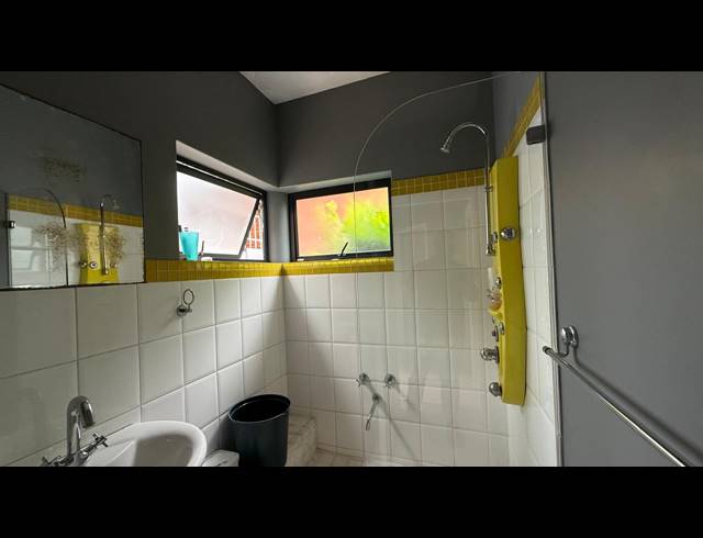 3 BEDROOM APARTMENT TO LET IN ESSENWOOD